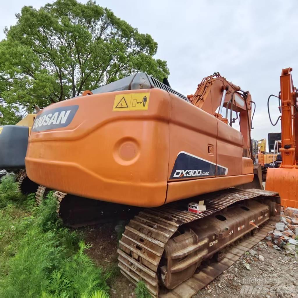 Doosan DX 300 Pásové rýpadlá