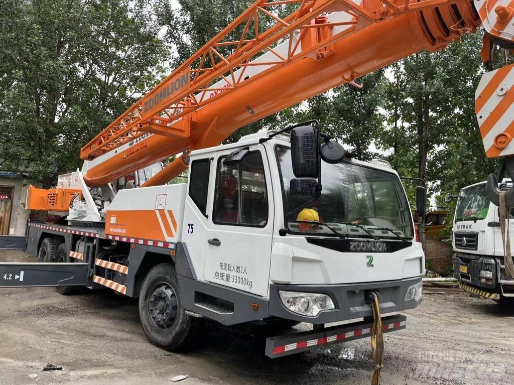 Zoomlion QY30V Univerzálne terénne žeriavy