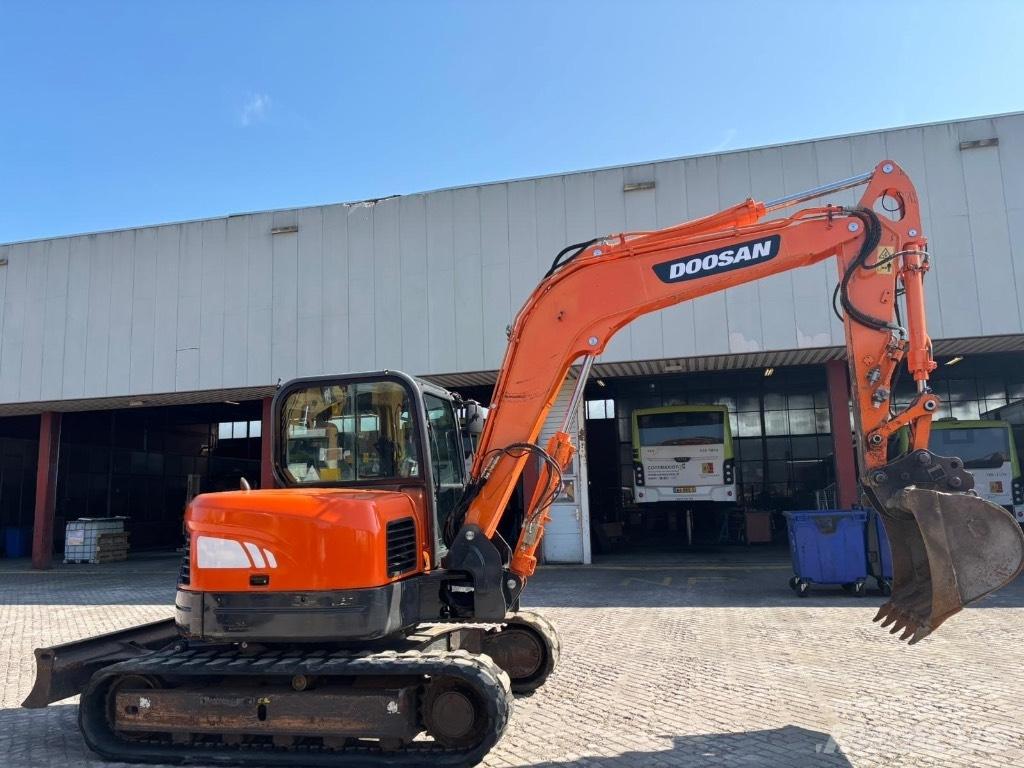 Doosan DX 80 R Midi rýpadlá 7 t - 12 t