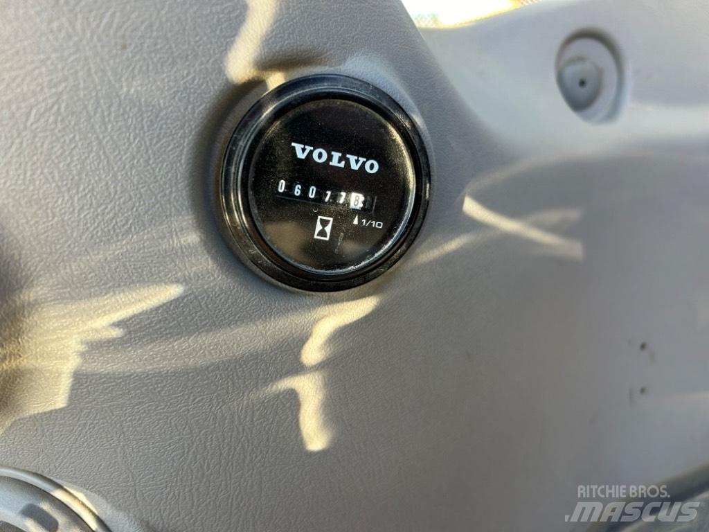 Volvo EC 220 DL Pásové rýpadlá