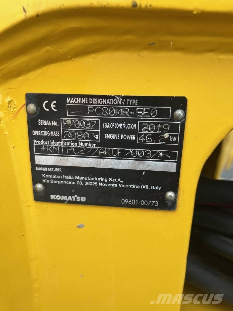 Komatsu PC80MR-5E0 Midi rýpadlá 7 t - 12 t