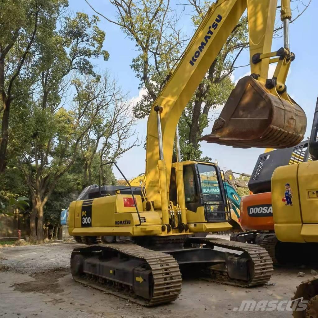 Komatsu PC 300 Pásové rýpadlá