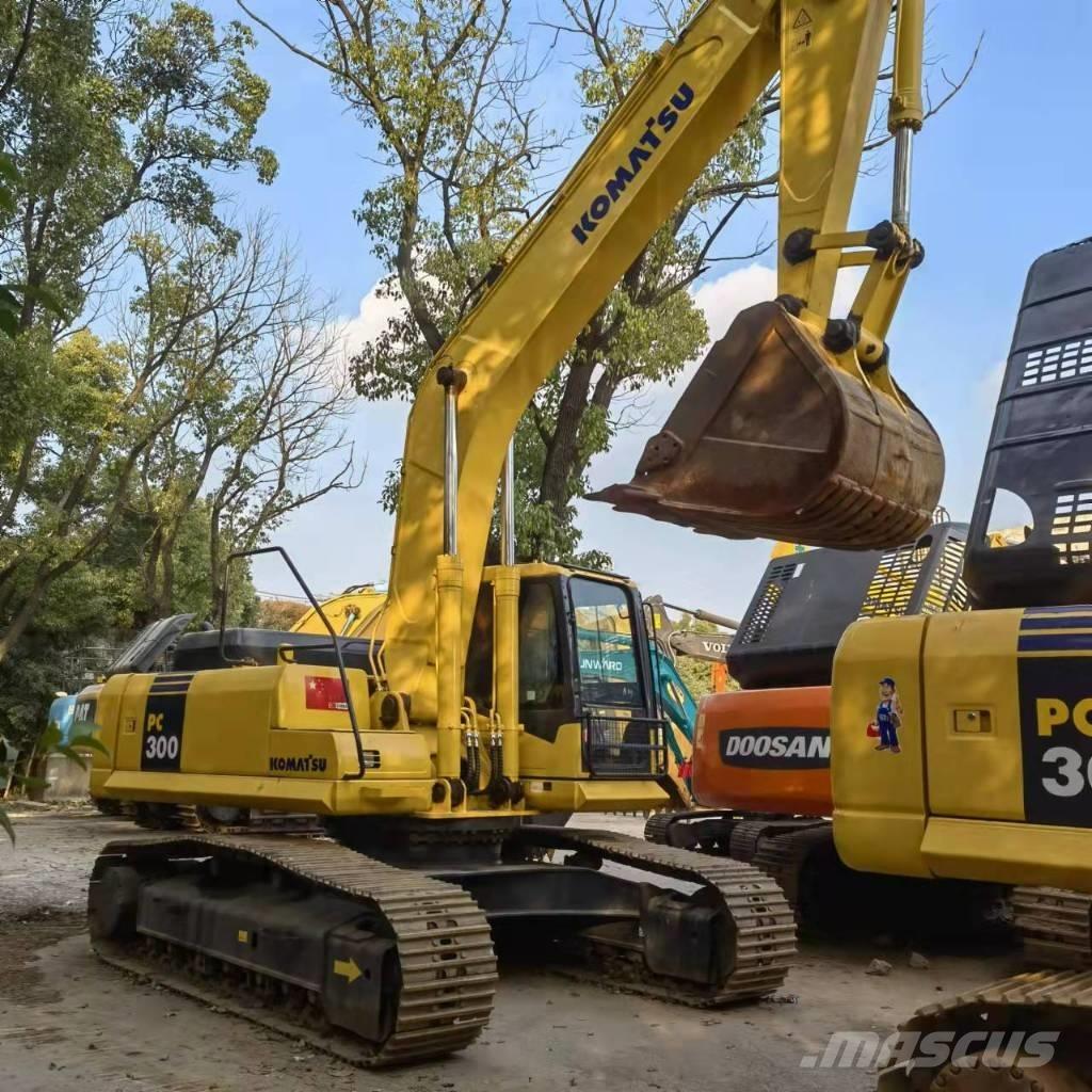 Komatsu PC 300 Pásové rýpadlá