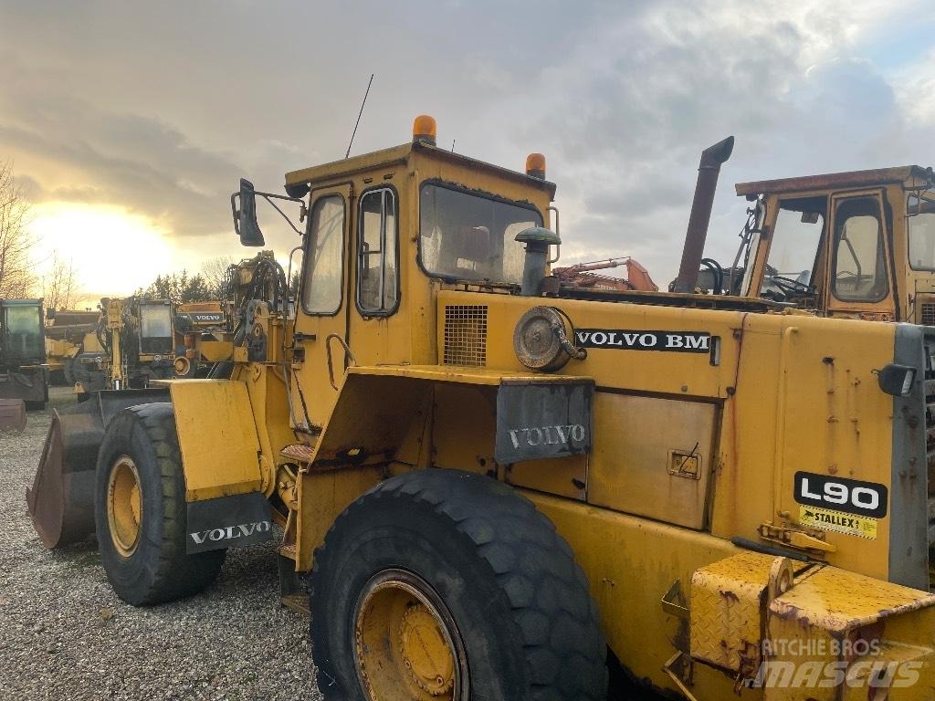Volvo L90 Kolesové nakladače