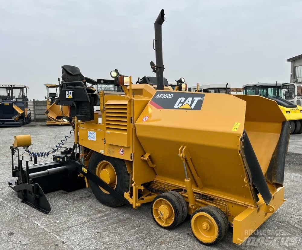 CAT AP 300D Finišéry