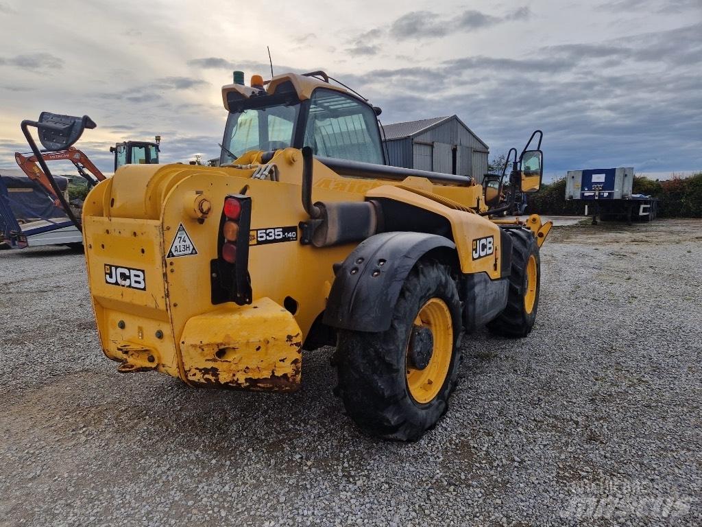 JCB 535140 Teleskopické manipulátory