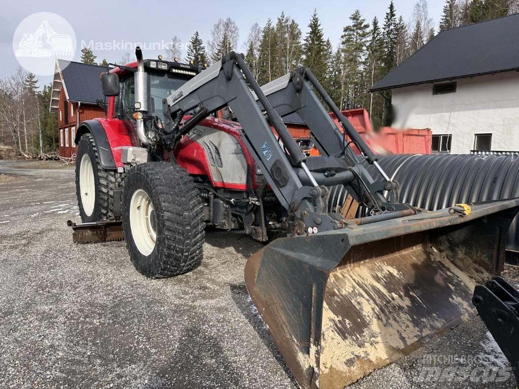 Valtra T 202 Traktory