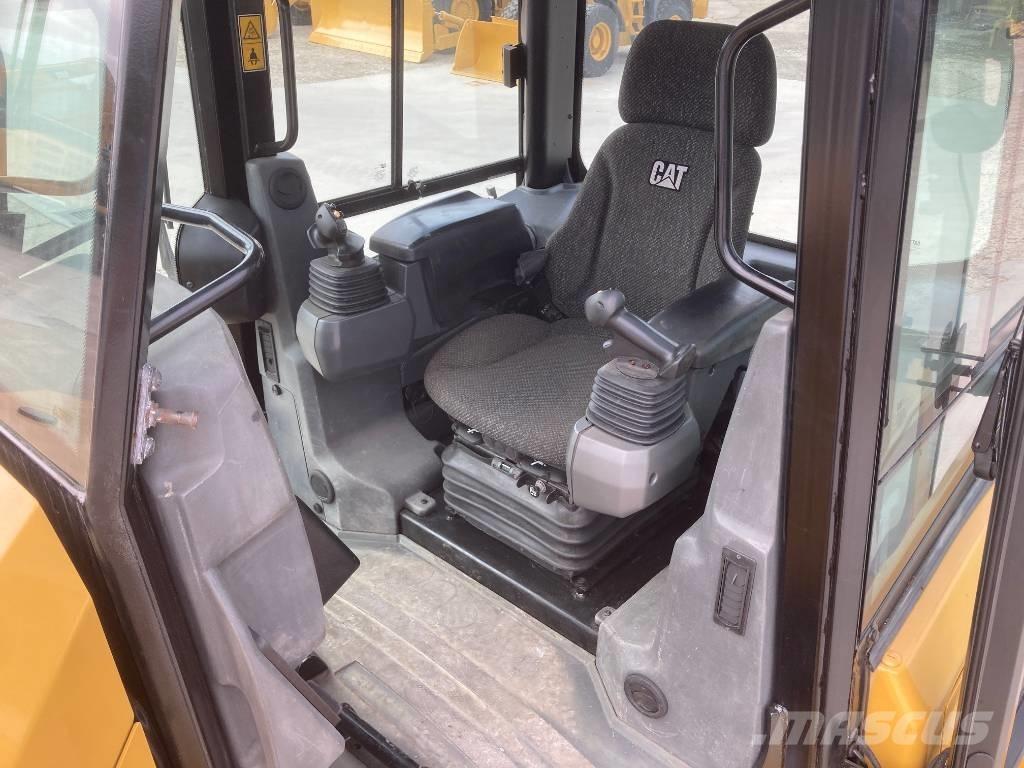 CAT D 6 K 2 LGP Pásové dozéry