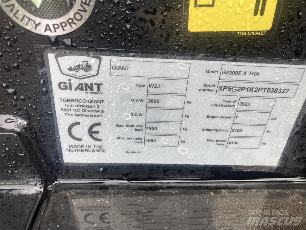 GiANT G2200E Viacúčelové nakladače
