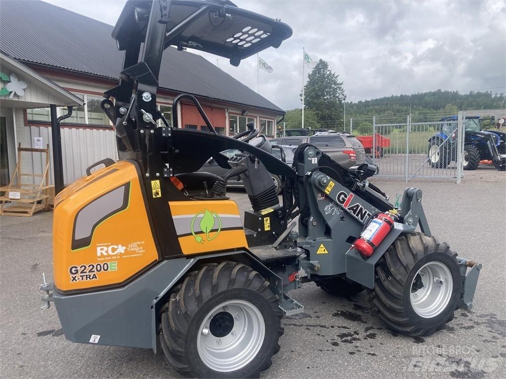 GiANT G2200E Viacúčelové nakladače