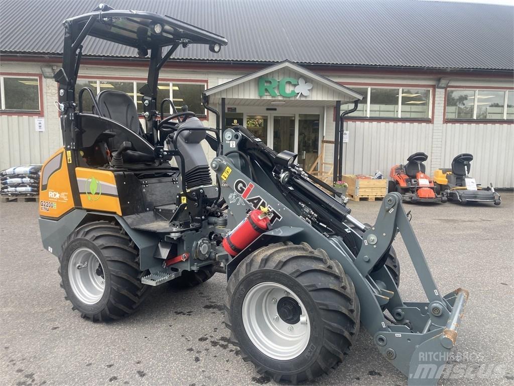 GiANT G2200E Viacúčelové nakladače