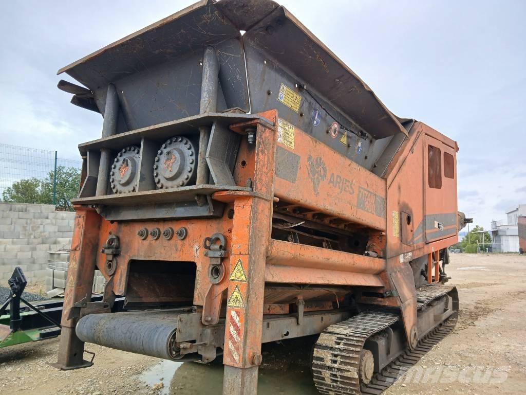 Arjes Titan 900 Drviče odpadu