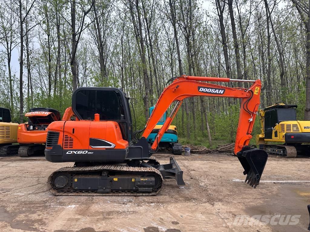 Doosan DX60 Pásové rýpadlá
