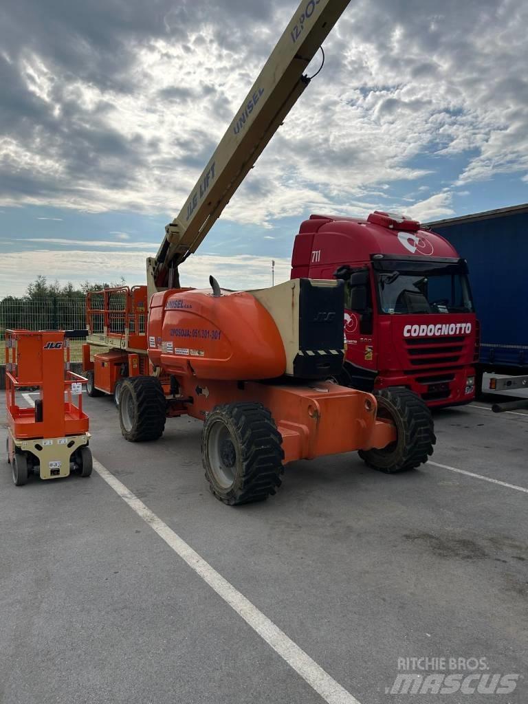 JLG 800 AJ Kĺbové plošiny