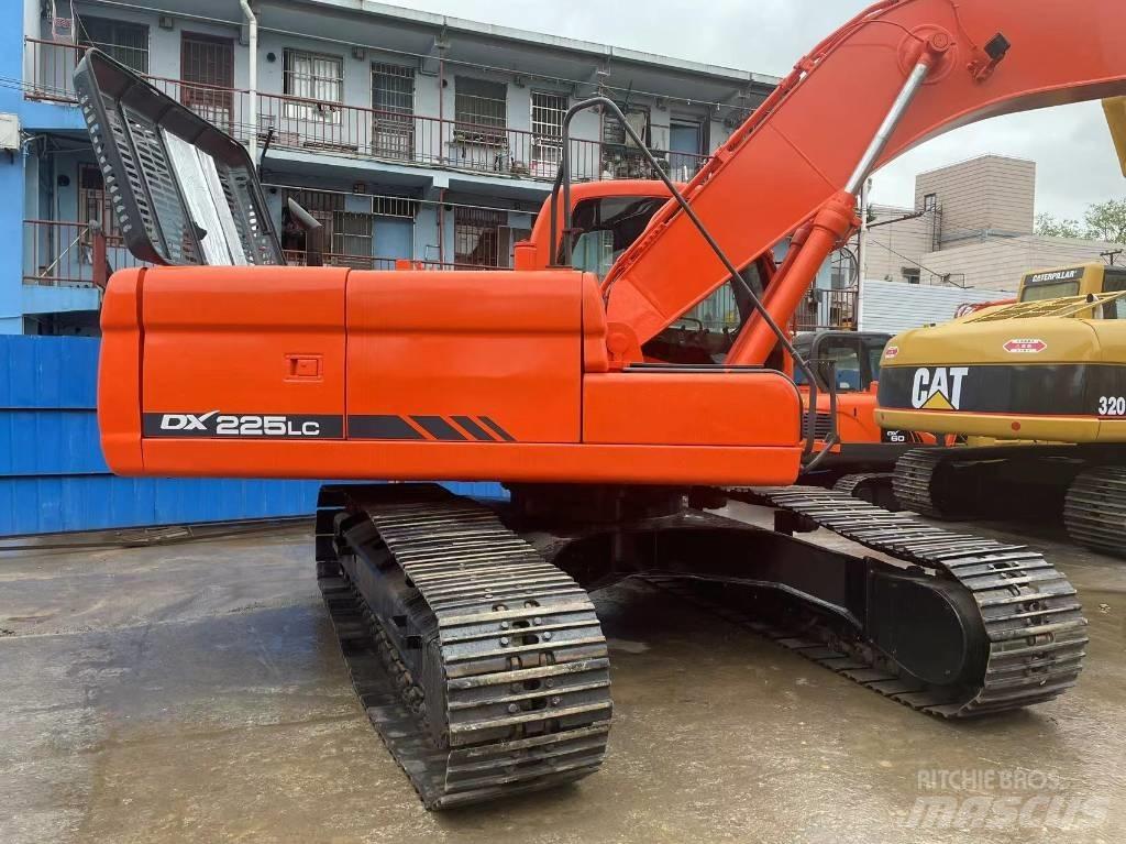 Doosan dx225 Pásové rýpadlá