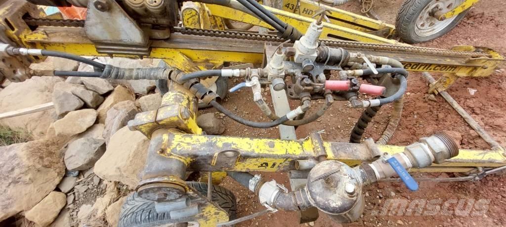  Coredril l A 432 HD Povrchové vrtné súpravy