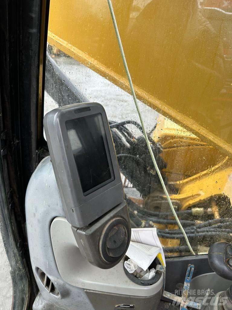 CAT 325DL Pásové rýpadlá