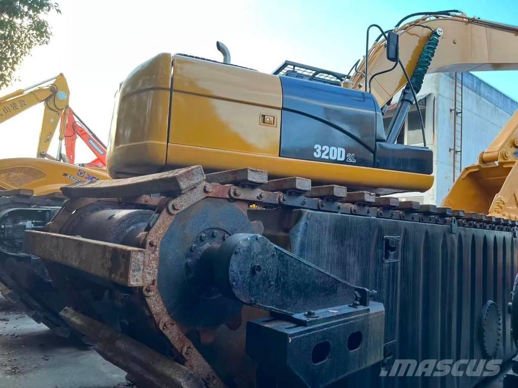 CAT 320 D2 Obojživelná rýpadlá