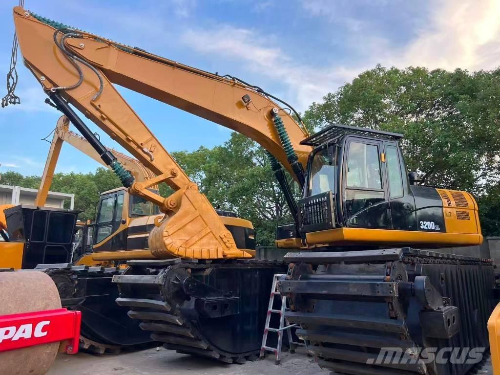CAT 320 D2 Obojživelná rýpadlá