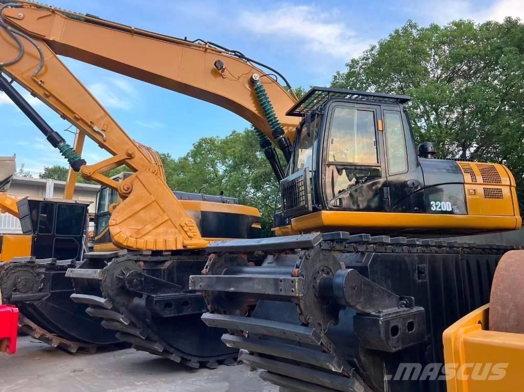 CAT 320 D2 Obojživelná rýpadlá