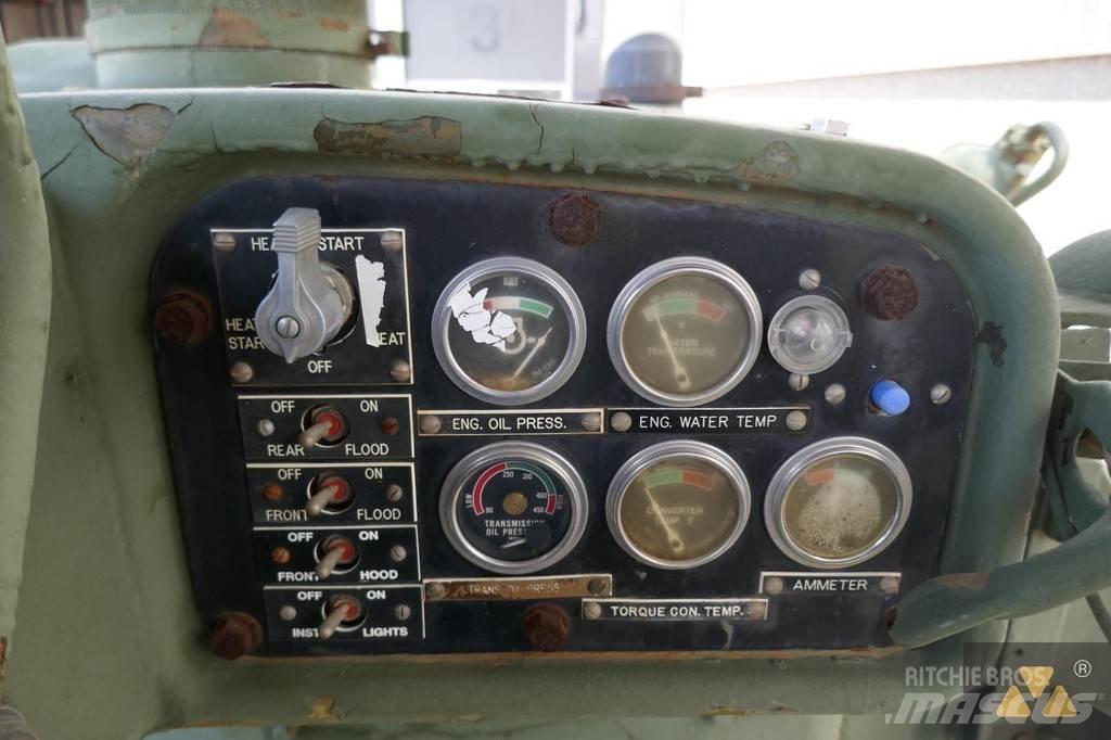 CAT D7F Ex-army Pásové dozéry