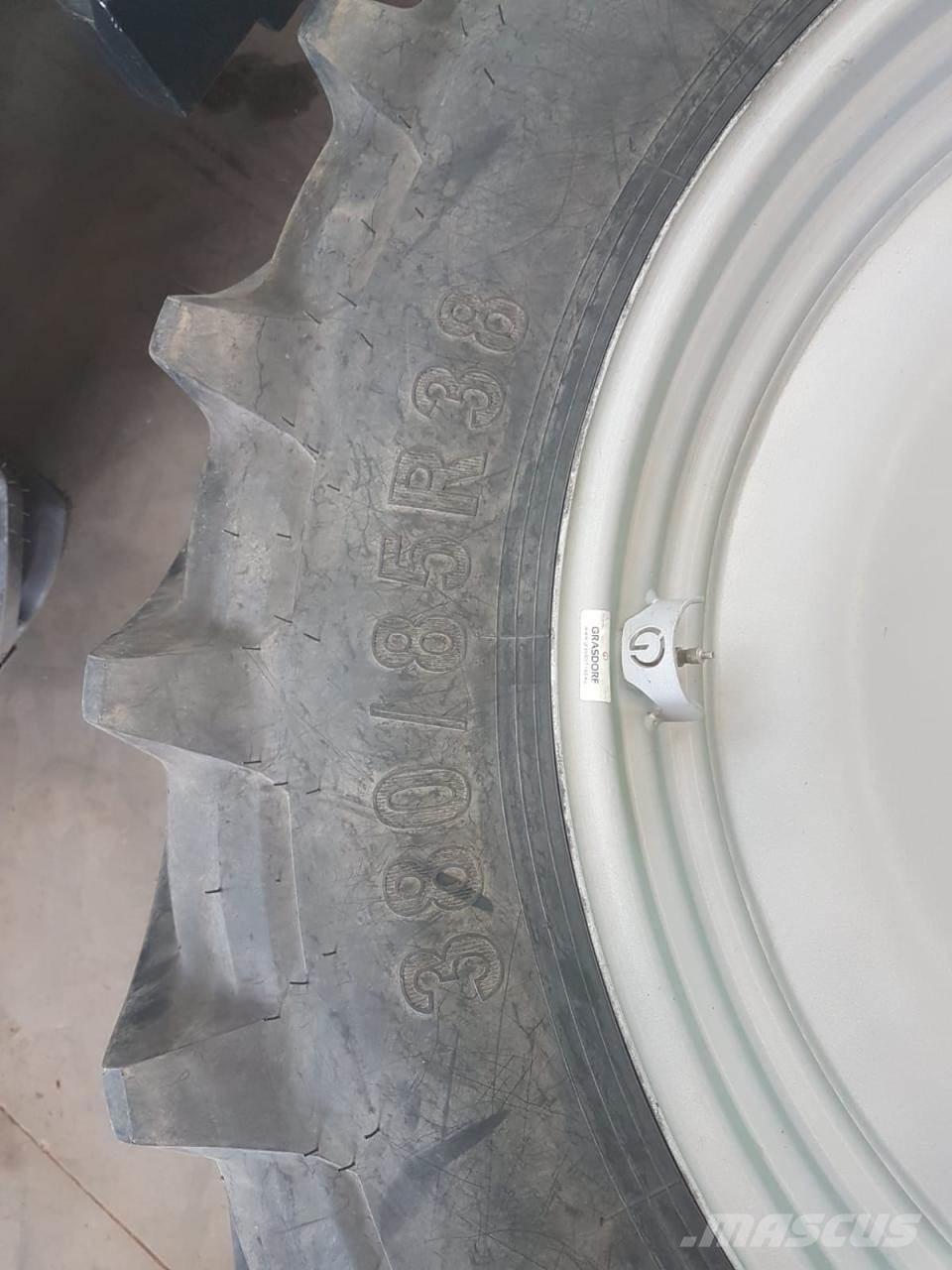Petlas 380/85R38 Pneumatiky, kolesá a ráfiky