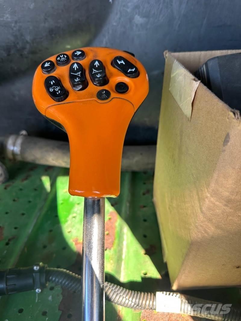 John Deere R952 i Ťahané postrekovače