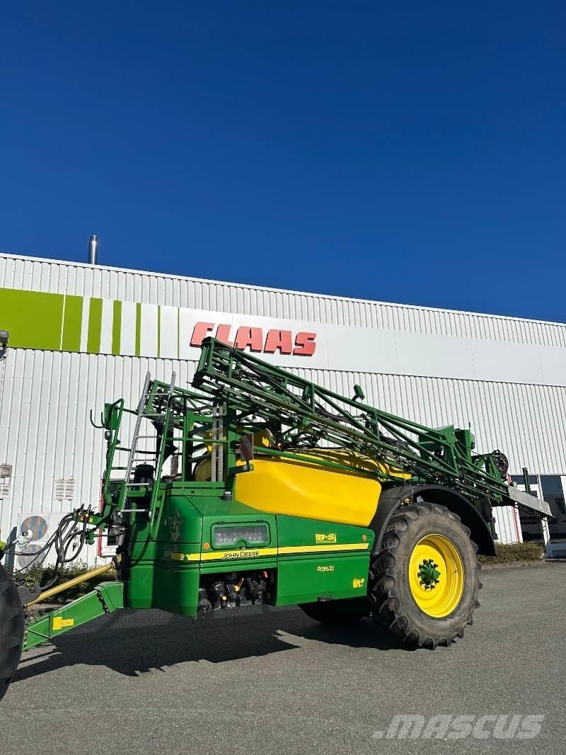 John Deere R952 i Ťahané postrekovače