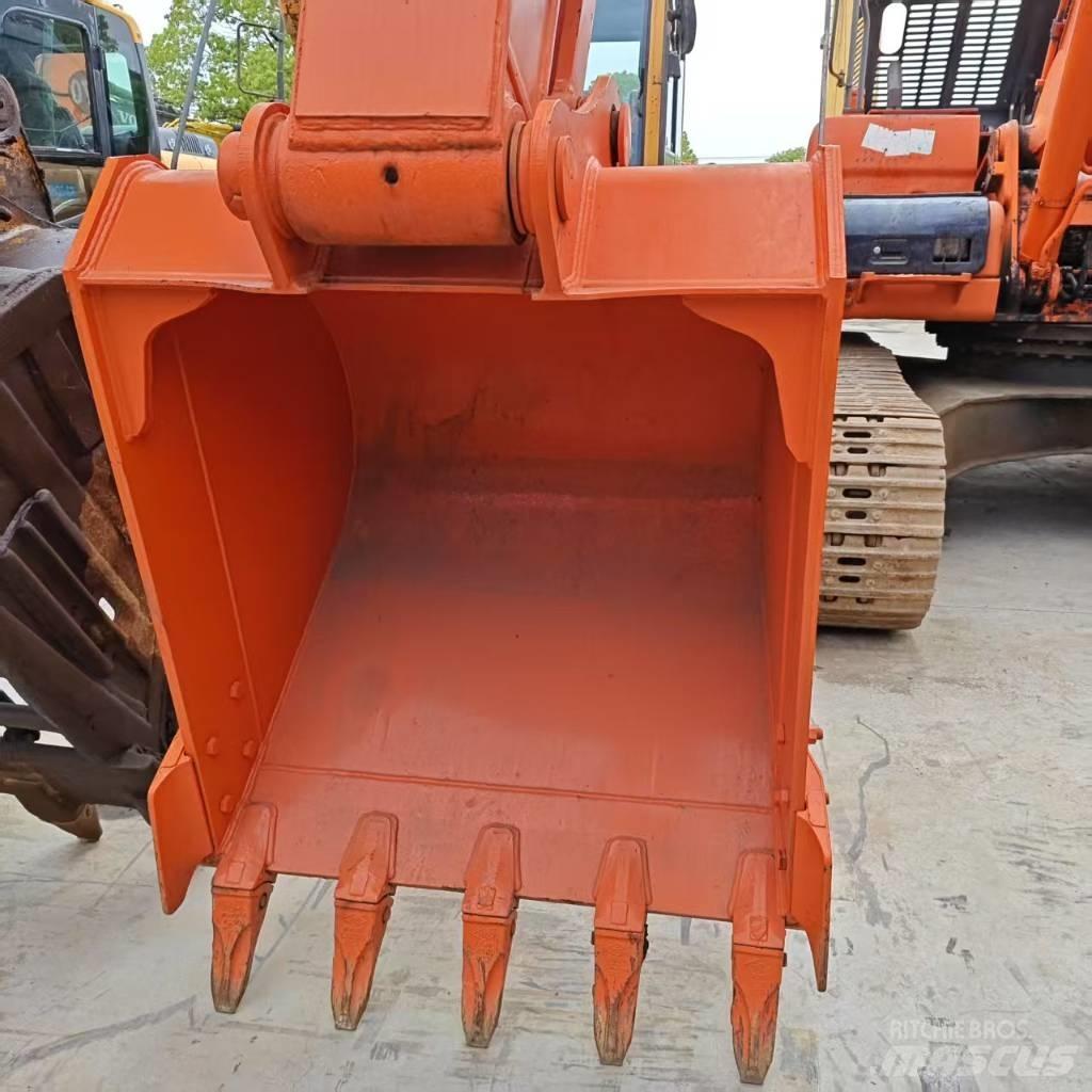 Hitachi ZX 210 Pásové rýpadlá