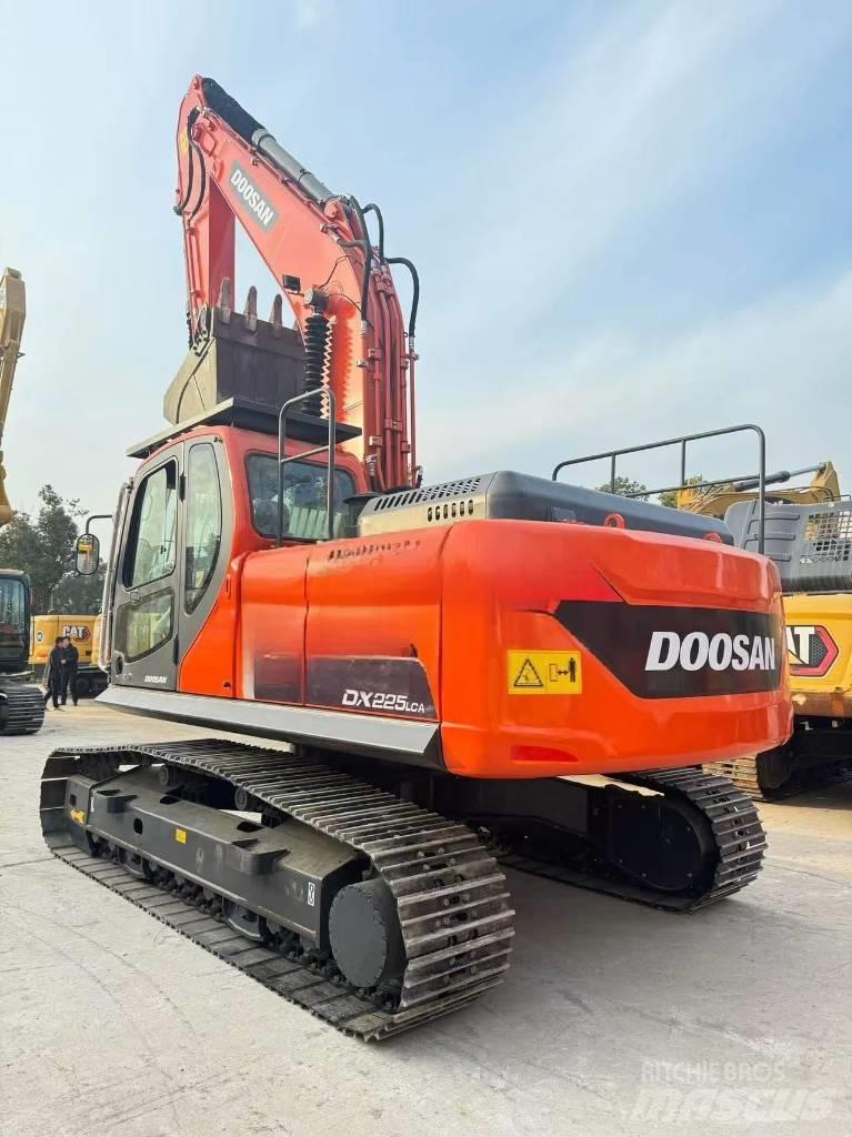 Doosan DX 225 LCA Midi rýpadlá 7 t - 12 t
