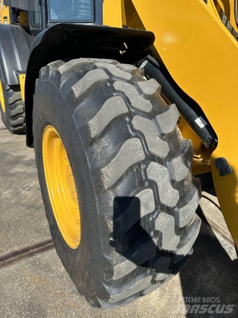 CAT 908 Kolesové nakladače