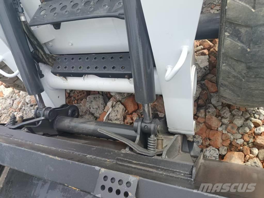 Bobcat S 220 Šmykom riadené nakladače
