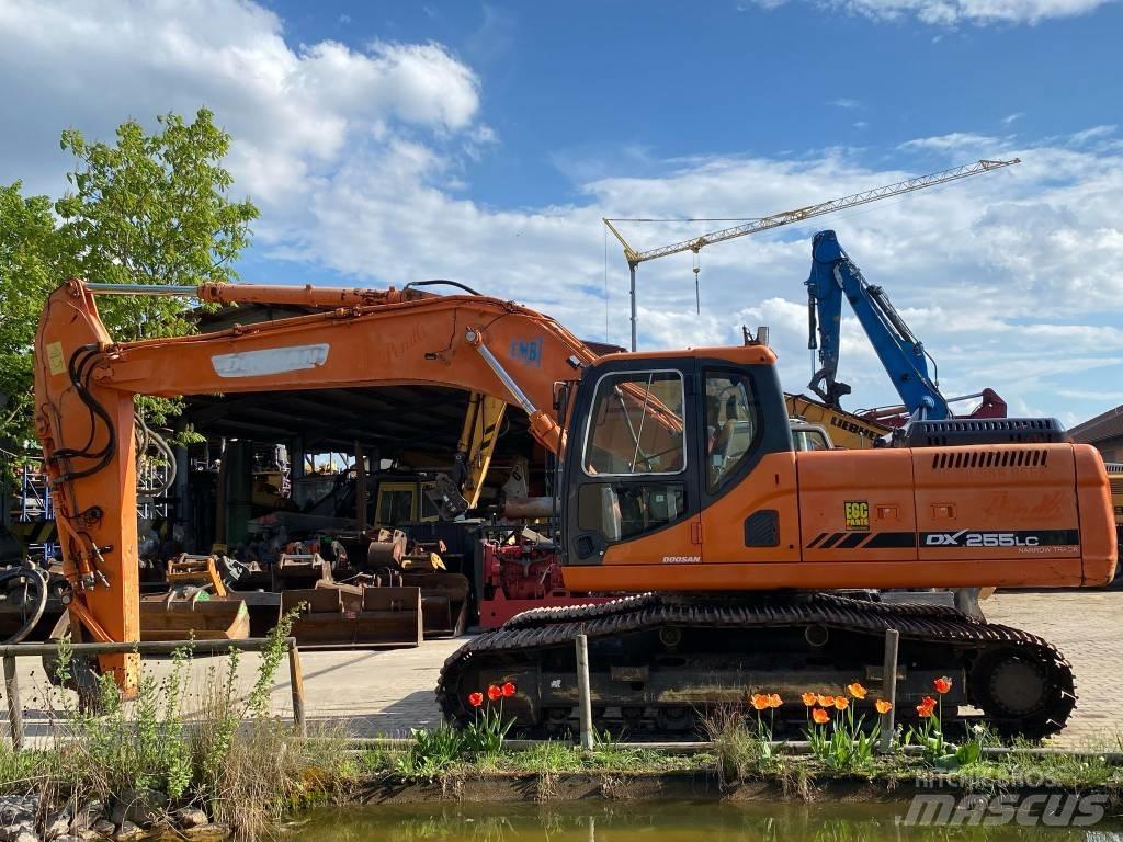Doosan DX 255 NLC Pásové rýpadlá