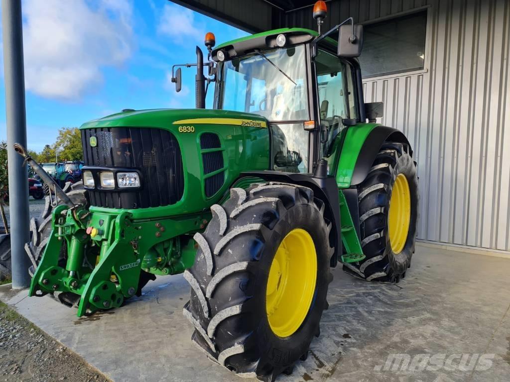 John Deere 6830 Traktory