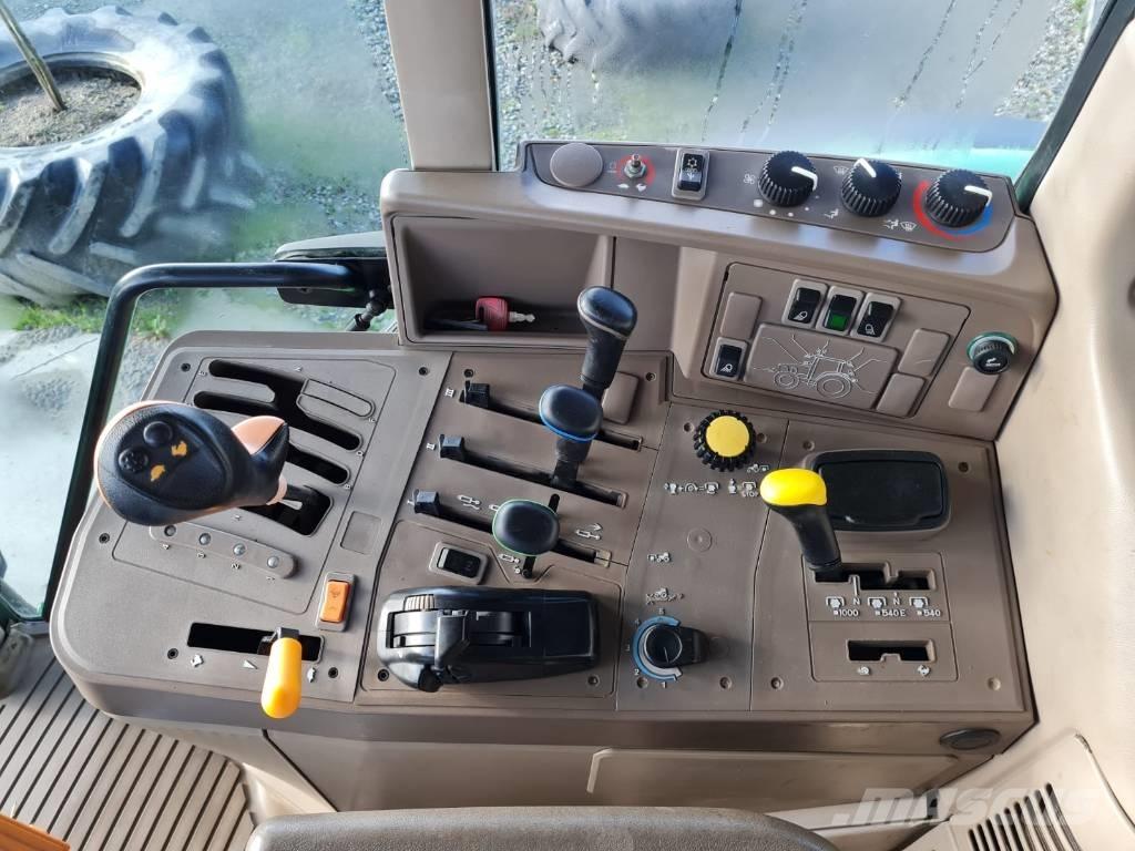 John Deere 6830 Traktory