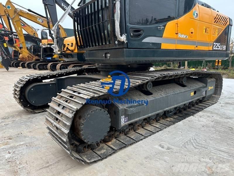 Hyundai 225LC-9S Pásové rýpadlá