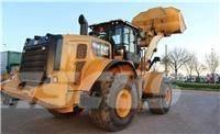 CAT 966M Kolesové nakladače