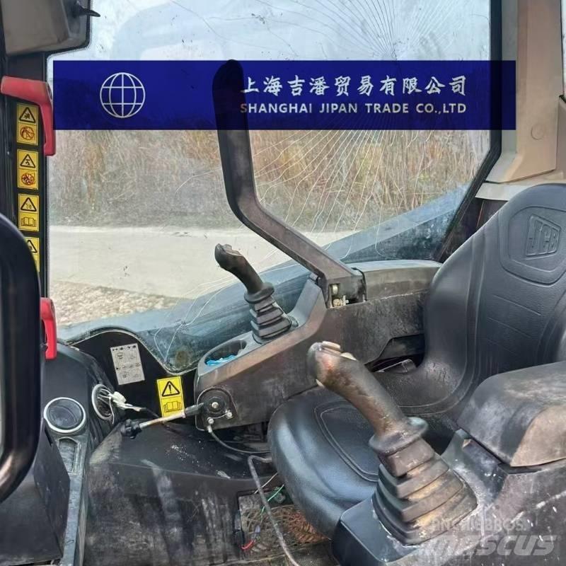 JCB 155 Šmykom riadené nakladače