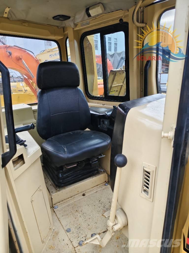 CAT D 7 R Pásové dozéry