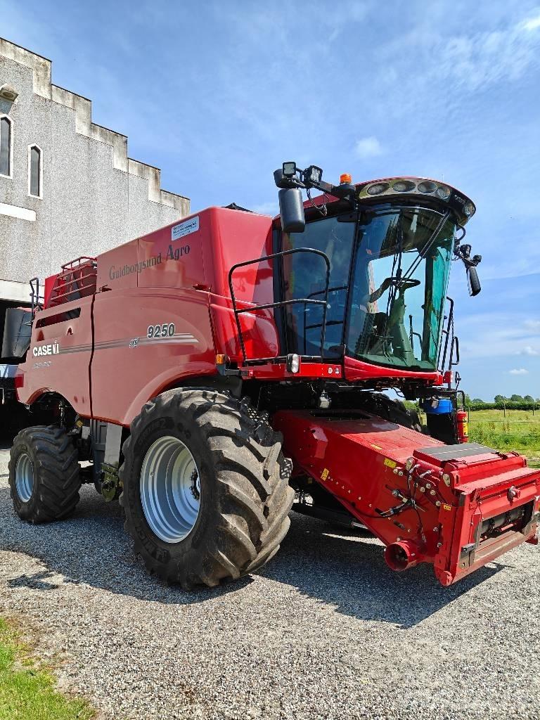 Case IH 9250 Kombinované zberacie stroje