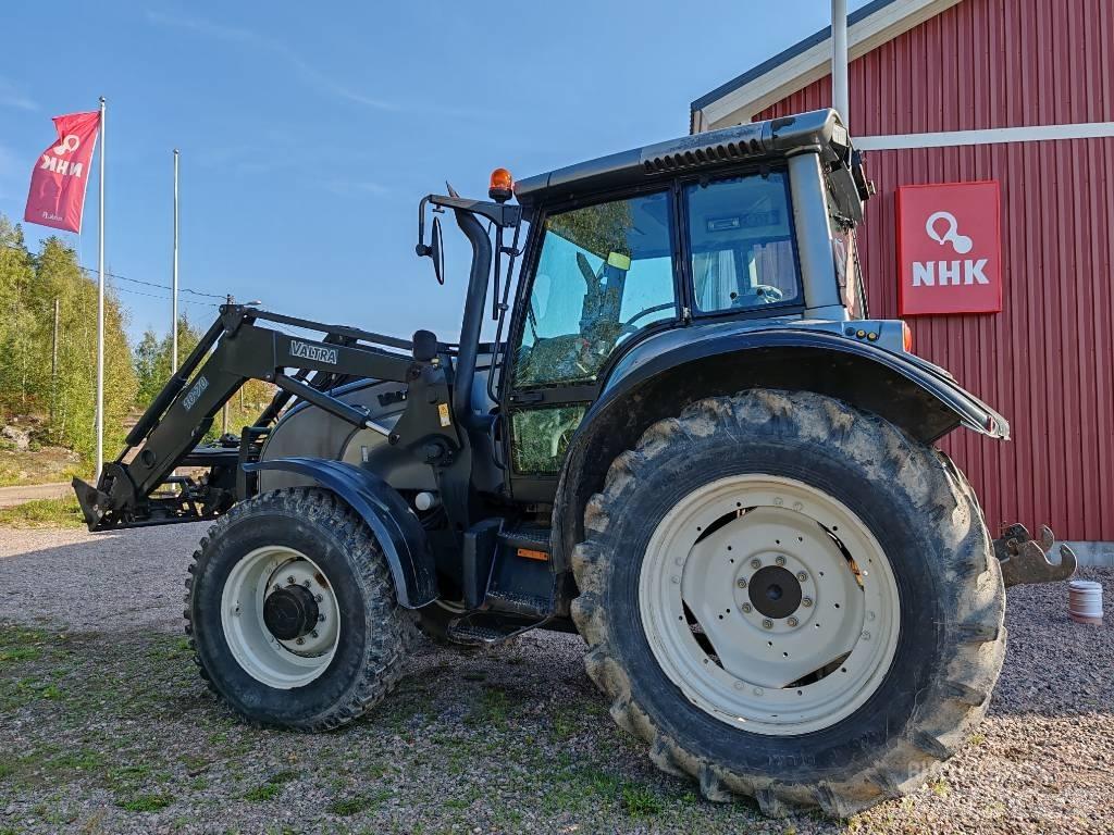 Valtra M 130 Traktory