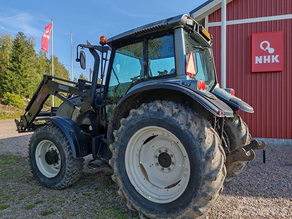 Valtra M 130 Traktory