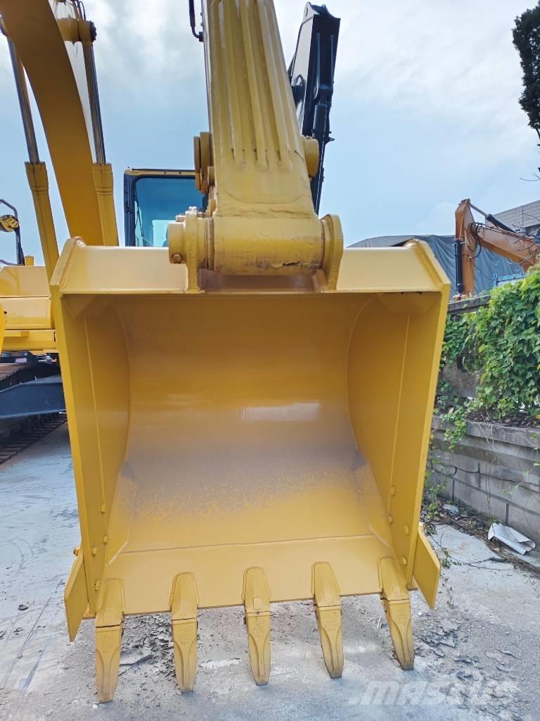 Komatsu PC 220-7 Pásové rýpadlá
