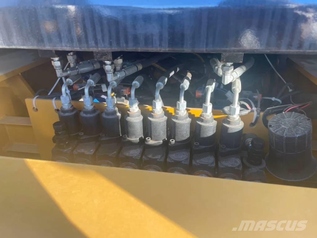 CAT 420F Rýpadlo-nakladače