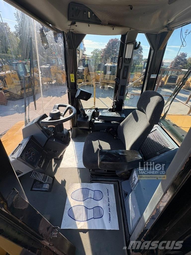 CAT 824 H Kolesové dozéry