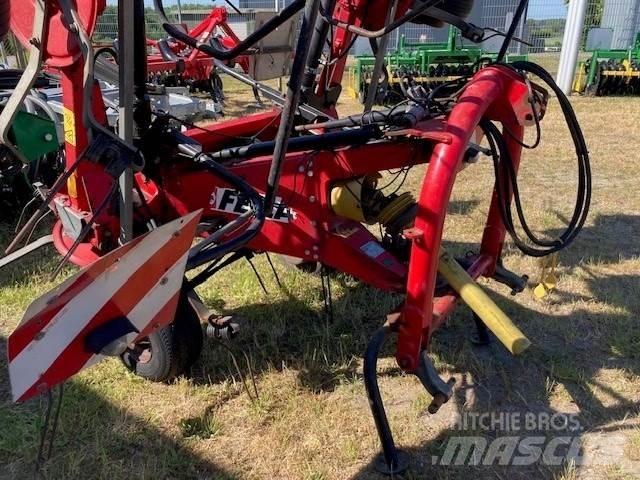 Fella TH 900 Hydro Obracače a zhrabovače sena