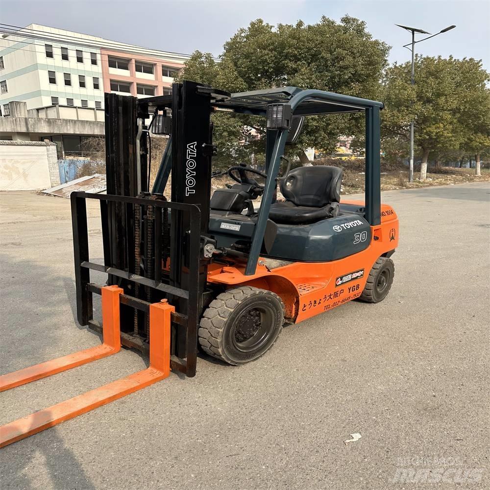 Toyota 02-7 FD F 30 Dieselové vozíky