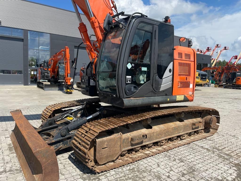 Hitachi ZX225USLC-5 Pásové rýpadlá