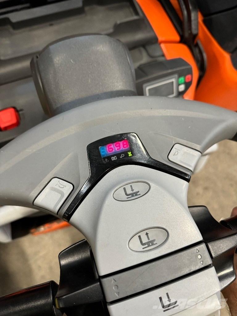 Toyota SPE160L Ručne vedené vysokozdvižné vozíky