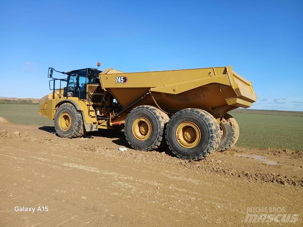 CAT 745 Kĺbové nákladné autá